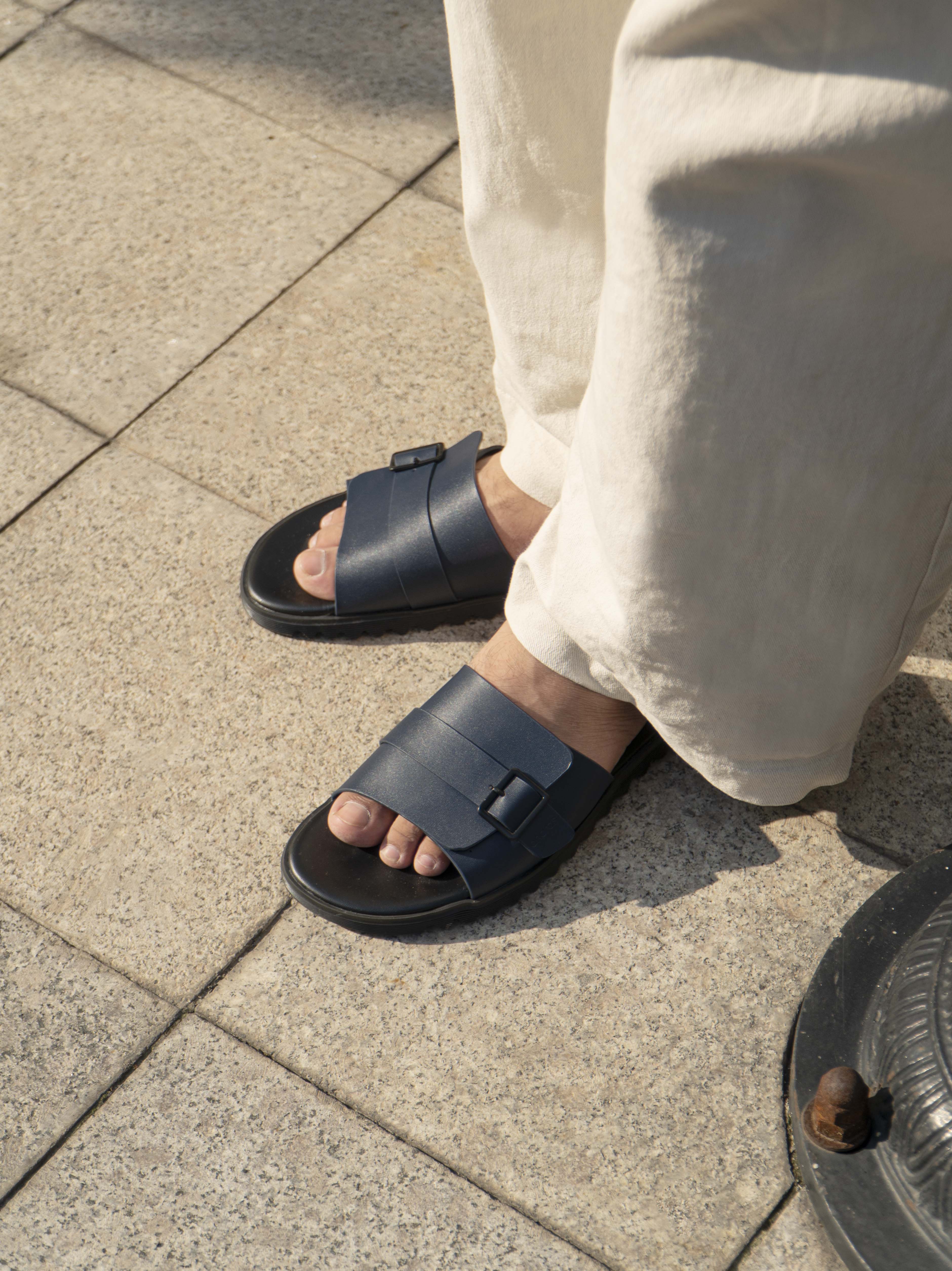 Dép da nam nữ Andras unisex quai ngang Center Sandal chất liệu Microfiber cao cấp