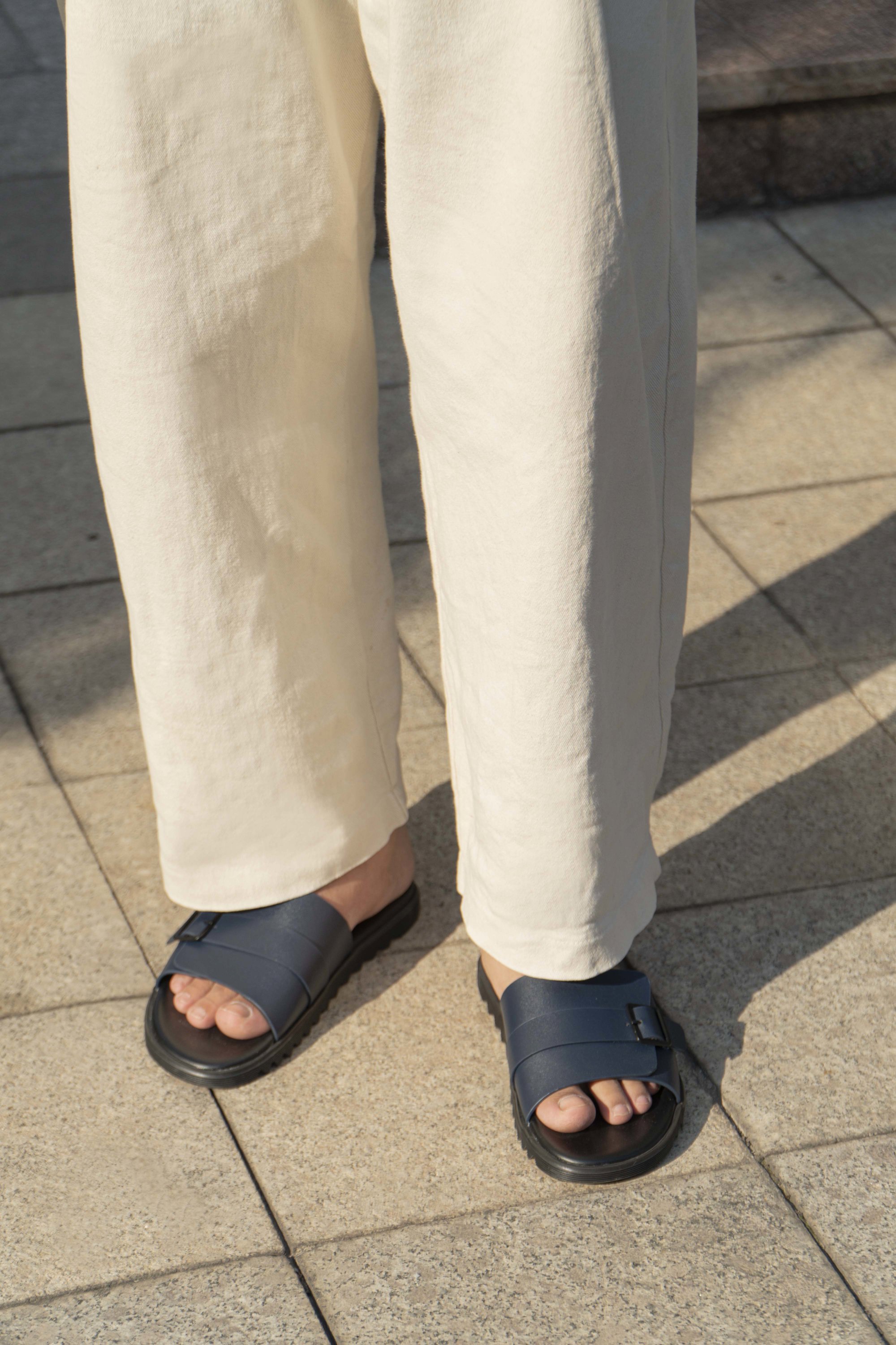 Dép da nam nữ Andras unisex quai ngang Center Sandal chất liệu Microfiber cao cấp