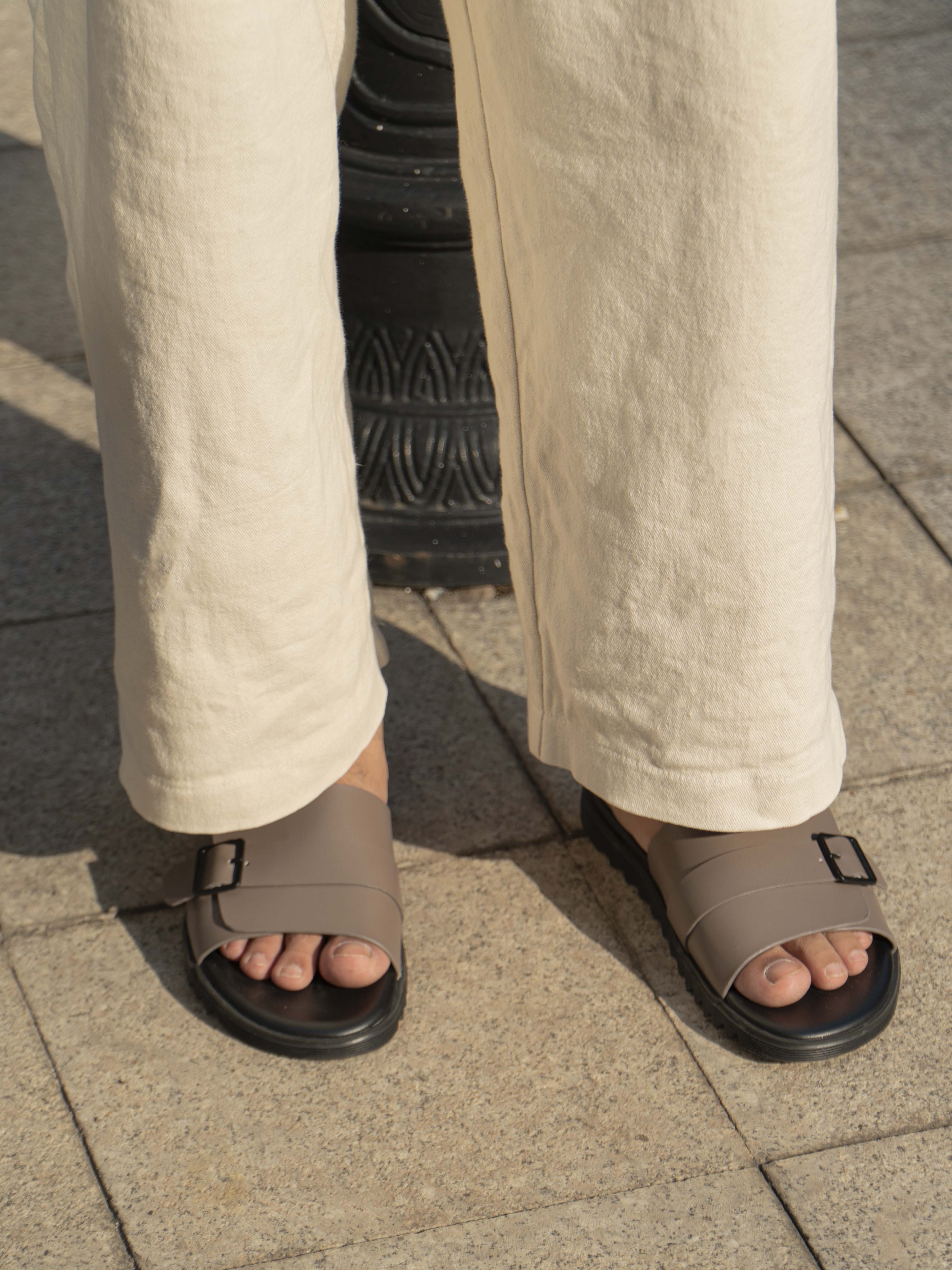 Dép da nam nữ Andras unisex quai ngang Center Sandal chất liệu Microfiber cao cấp